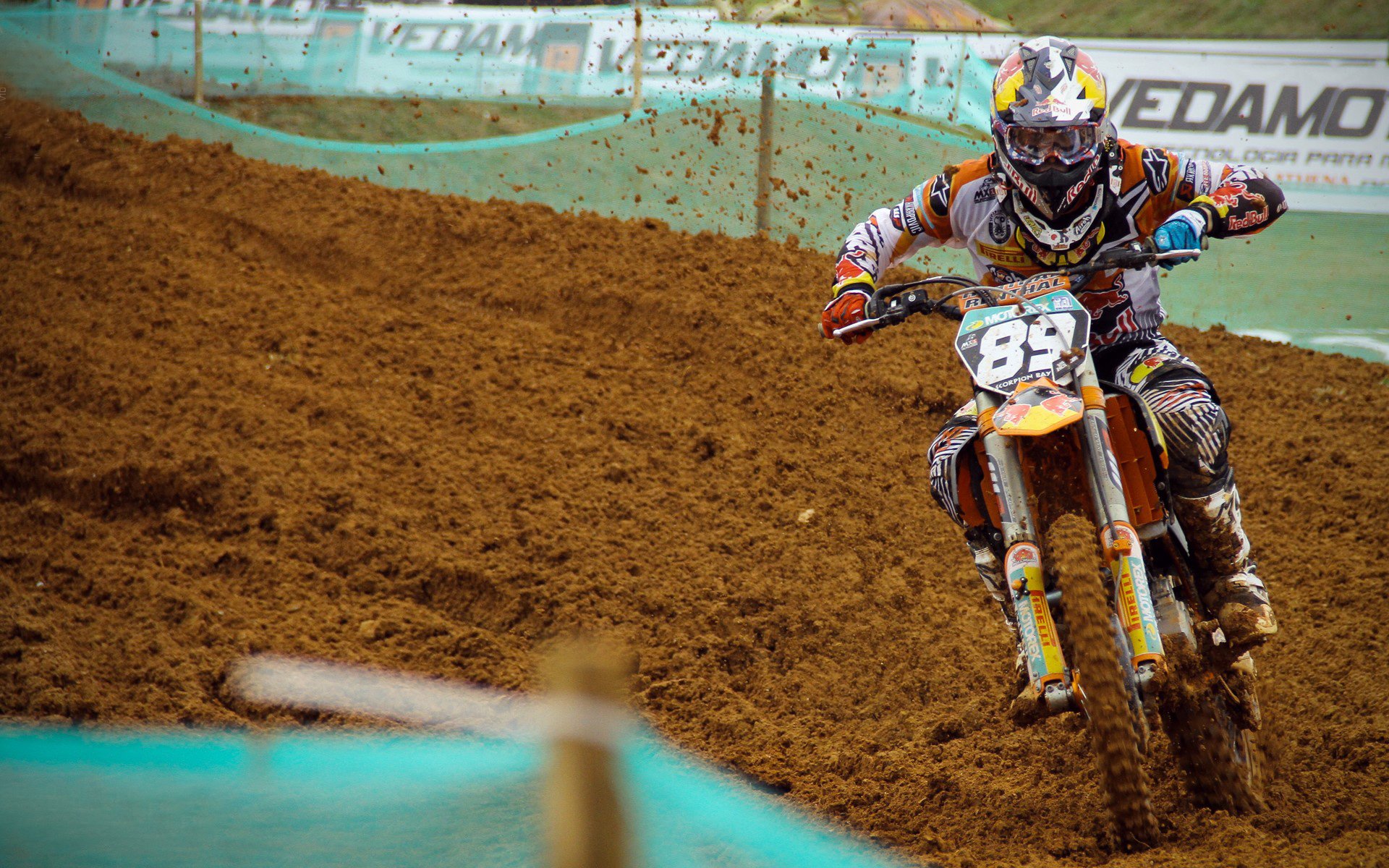 《Uzi：劈波斩浪，从未止步的电竞梦想》